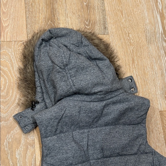 Banana Republic Gray Puffer Vest - Picture 9 of 9